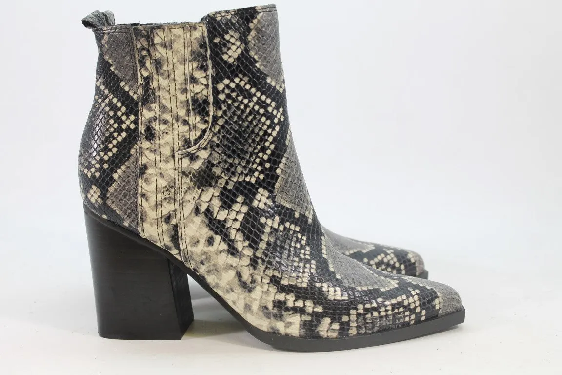 Marc Fisher Oshay2 Women's Black Snake Boots 9.5M(ZAP13586)